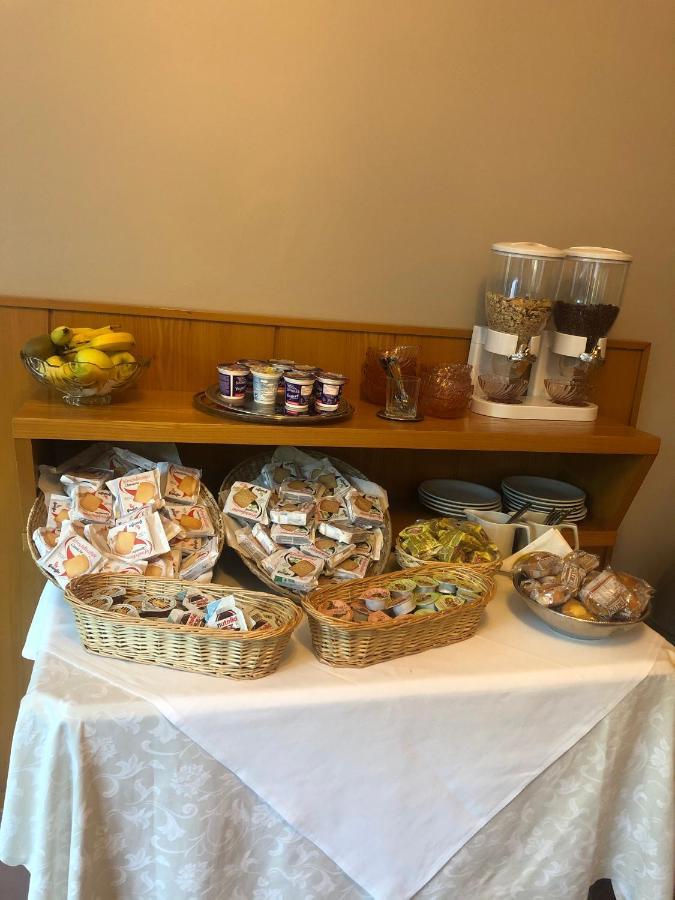 Albergo Casa Dell'Ospite Brescia Bagian luar foto