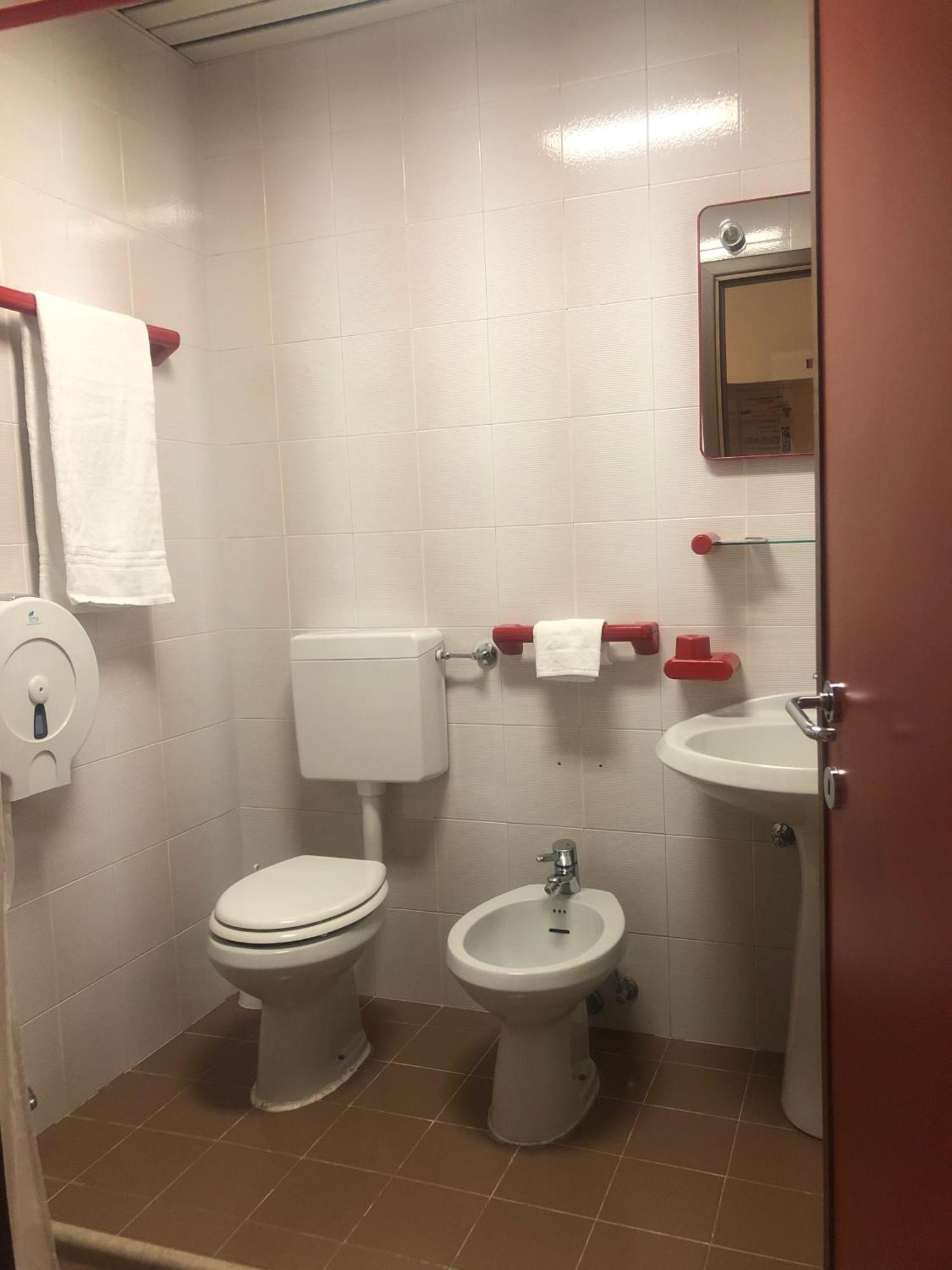 Albergo Casa Dell'Ospite Brescia Bagian luar foto