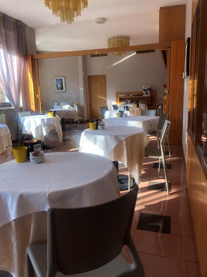 Albergo Casa Dell'Ospite Brescia Bagian luar foto