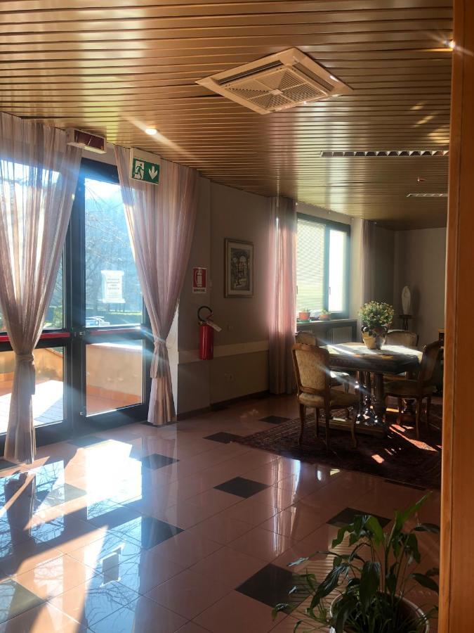 Albergo Casa Dell'Ospite Brescia Bagian luar foto