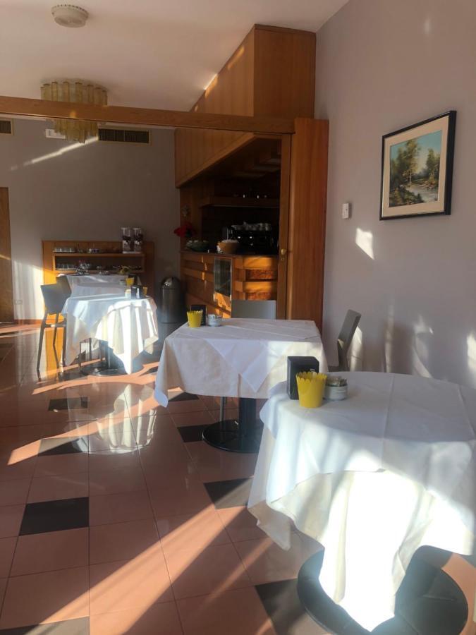 Albergo Casa Dell'Ospite Brescia Bagian luar foto